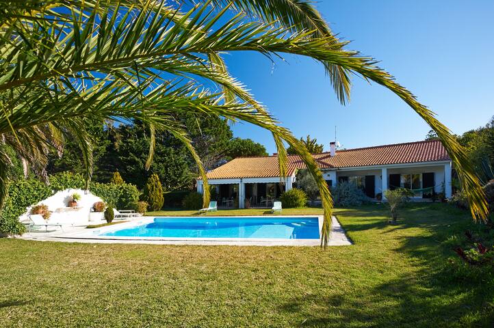 BEACH HOUSE with pool near Sintra gallery image 2