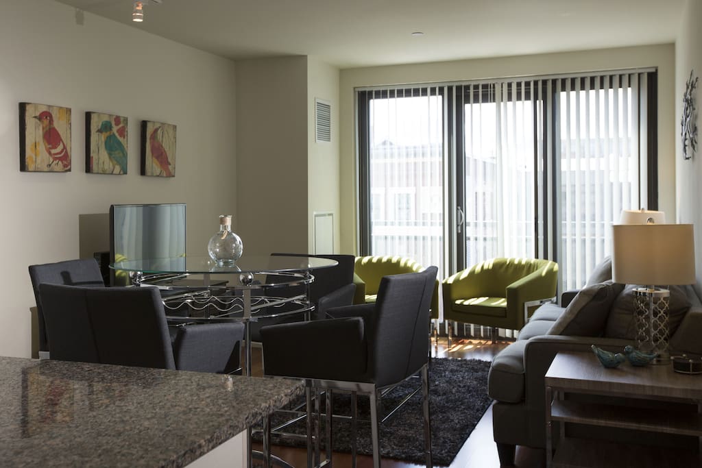Avenir by Stay Alfred Dining Area/Living Room