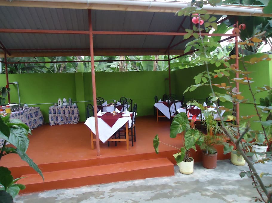 restaurant and lounge area