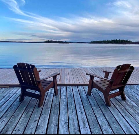 Private Waterfront Cottage - 3s Company Getaway