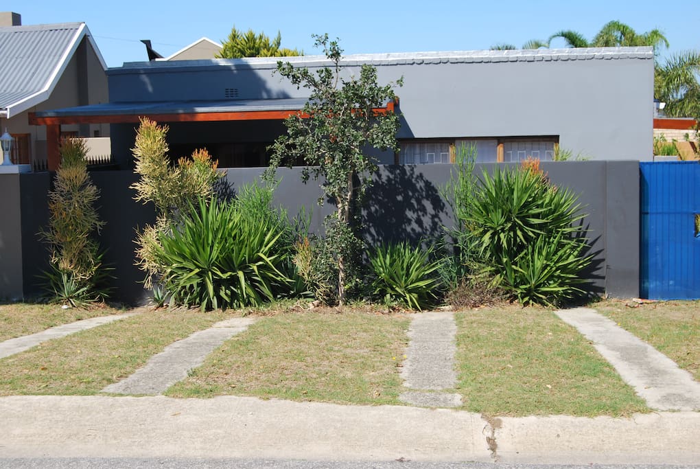 Separate entrance with neat parking for your guests