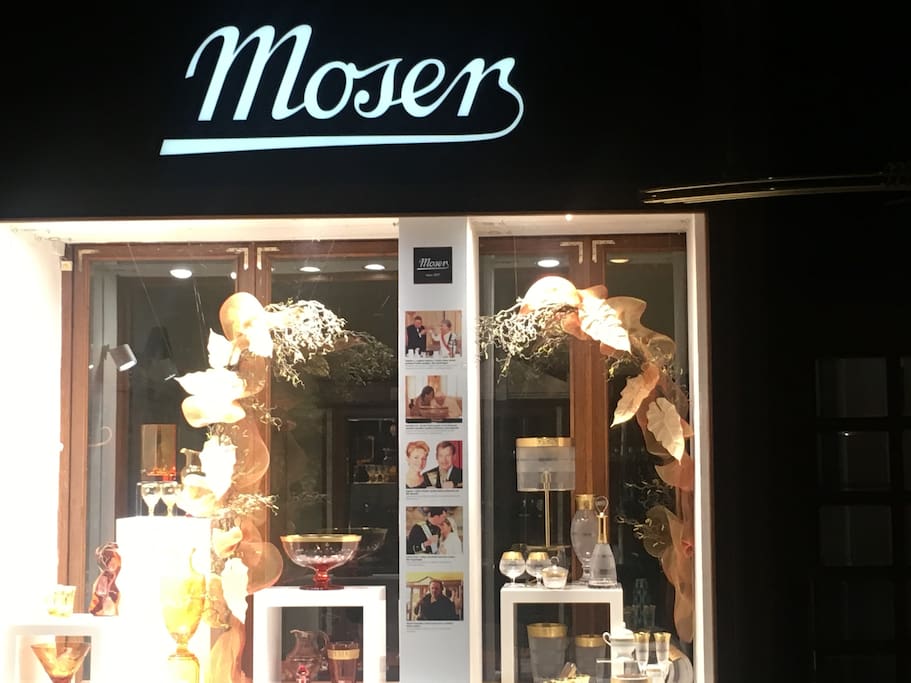 V domě prodejna Moser