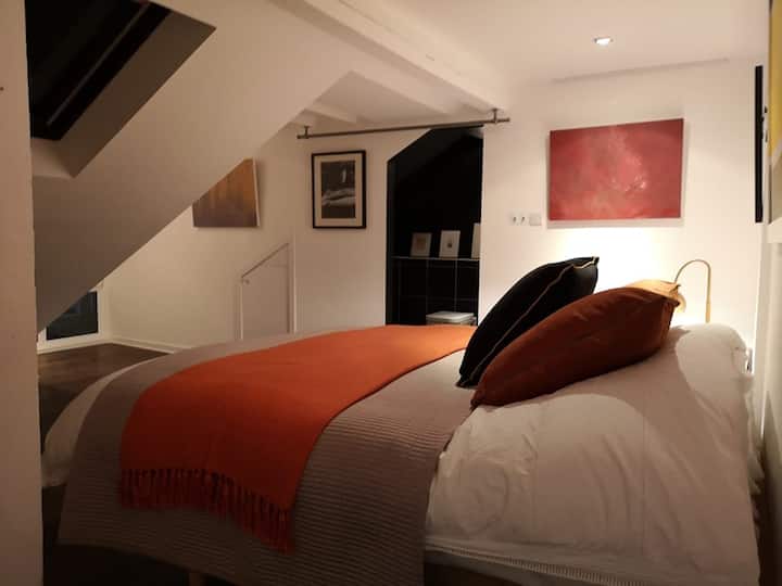 Main bedroom with ensuite shower