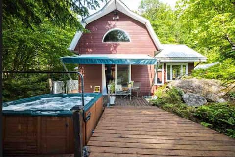 Cottage by River Falls with Hot Tub & Sauna