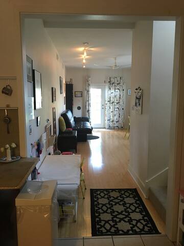 4 bedroom house in trendy SOCO. Great for SXSW! gallery image 3