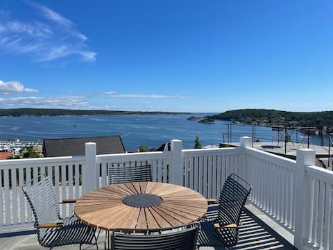 Great holiday home in Risør with panoramic sea views!