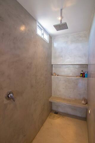 2 BEDROOM, 2 BATHROOM PENTHOUSE gallery image 4