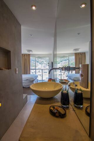 2 BEDROOM, 2 BATHROOM PENTHOUSE gallery image 5