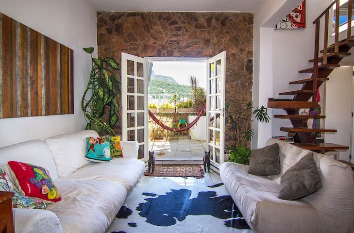 2 BEDROOM, 2 BATHROOM PENTHOUSE