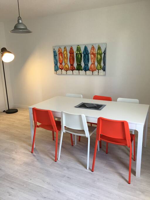 Table de 6 à 10 personnes.