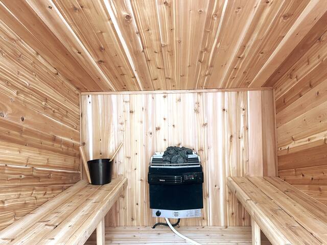 Rocky Mountain Foursquare, Tonquin Suite