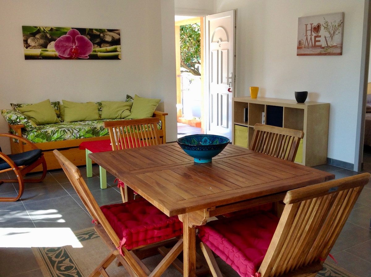 Top Airbnb: Comfort apartment 300 m from the beach, quiet, parking à Le Lavandou