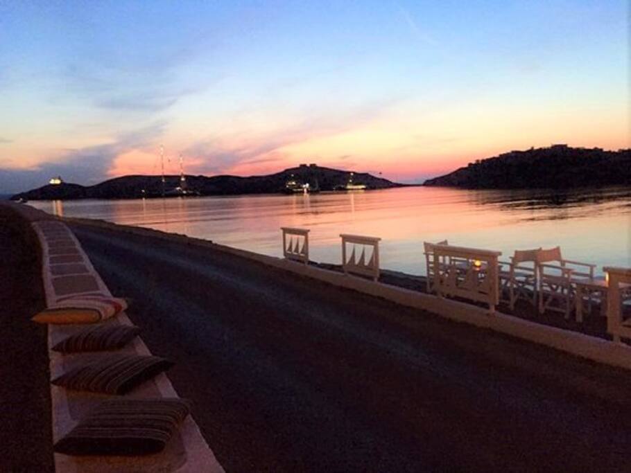 Vourkari beach for drink and walk