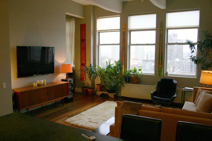 Entire Luxury 2br/2ba in Prime Williamsburg! gallery image 2