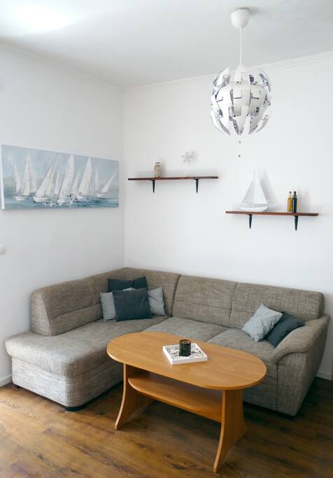 Living room with TV and desk (Air conditioning)