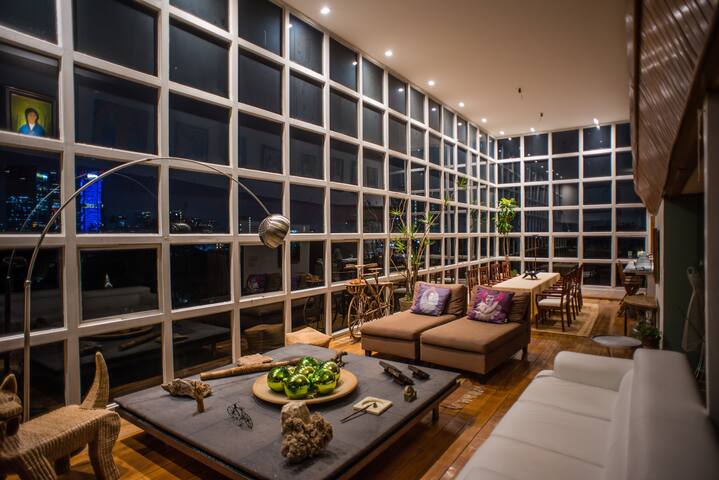Big Penthouse, Unmatched View. Great Location. gallery image 2