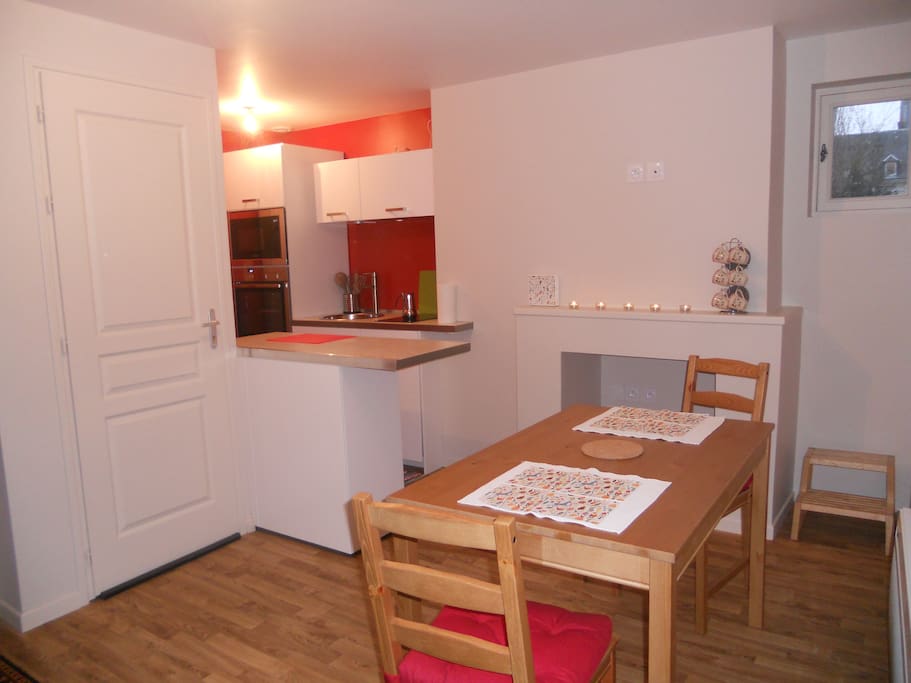 Séjour avec cuisine / Living-room and kitchen
