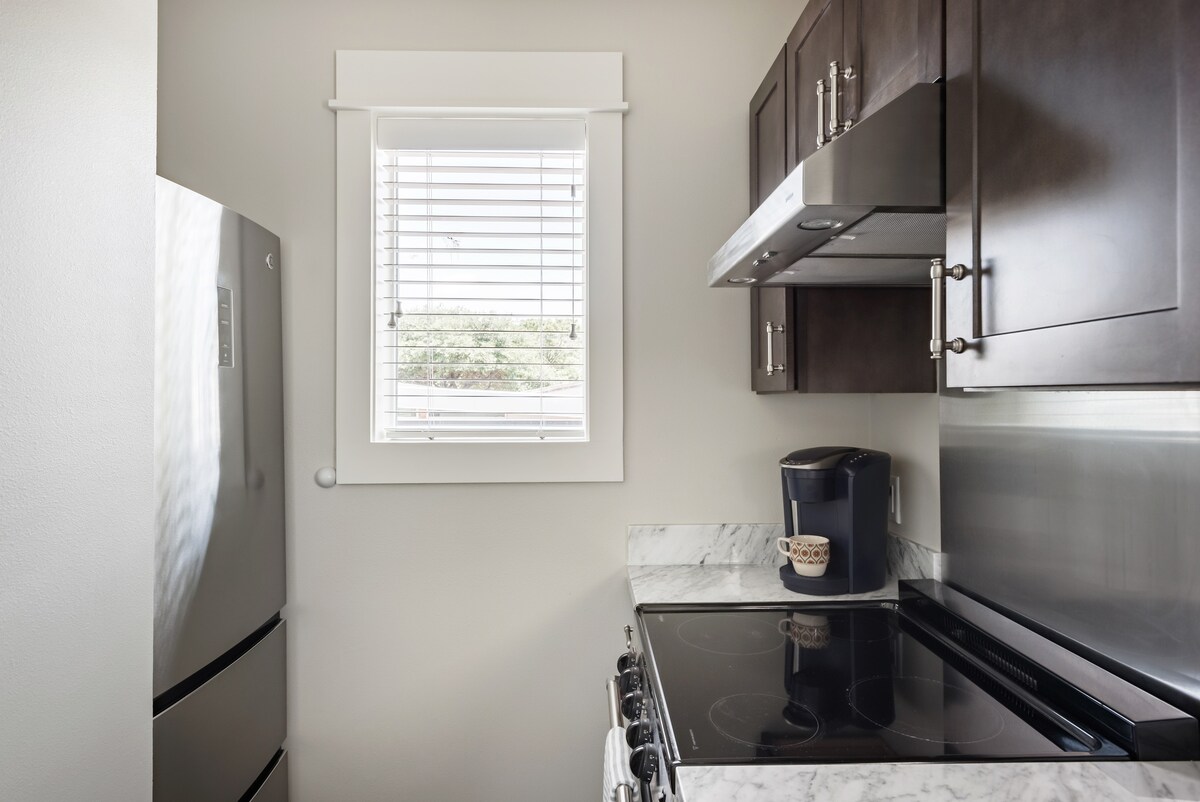 Charming Chestnut Carriage House in East Austin