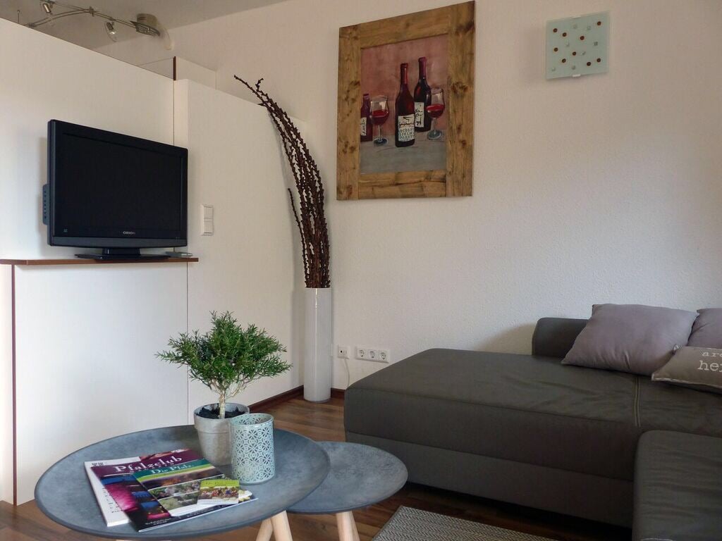 Top Airbnb: Apartment 8, section 80 m2 in Neustadt An Der Weinstraße