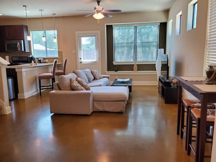 Modern Condo Near The Domain - Austin, TX