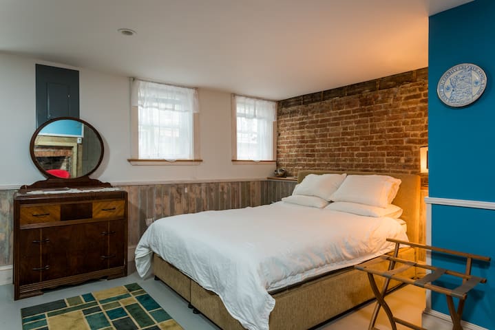 Trixie's Bed, Bath & Biscotti