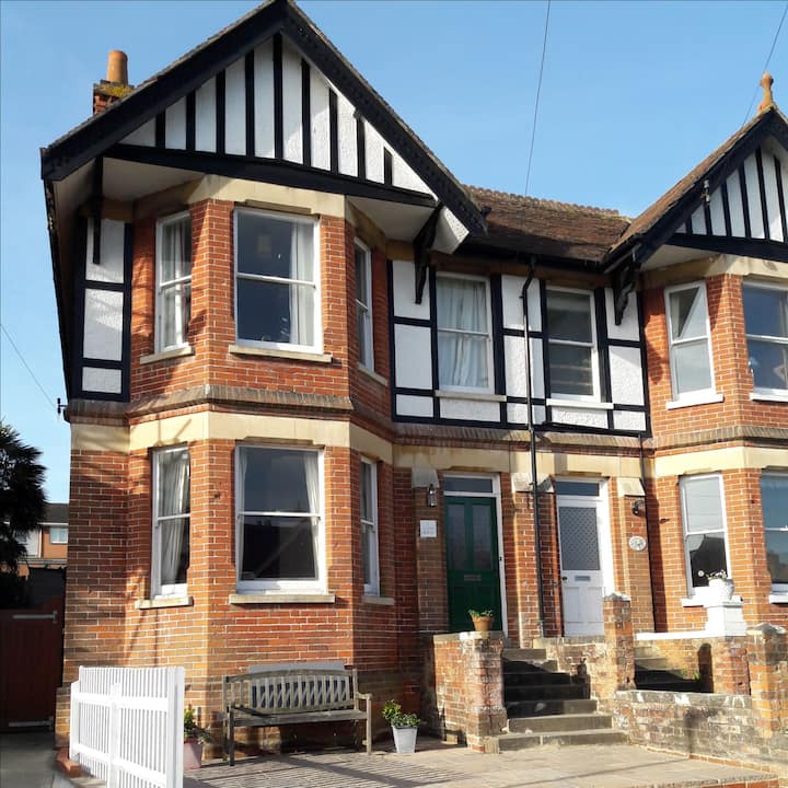 Spacious 3 Bedroom Holiday Home - Sandown
