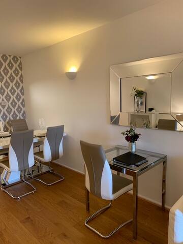 Beautiful 2bedroom, Cromwell Road gallery image 2