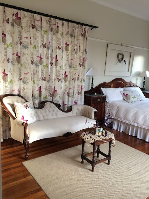Quiet Upmarket Neighborhood 2 km from City Centre