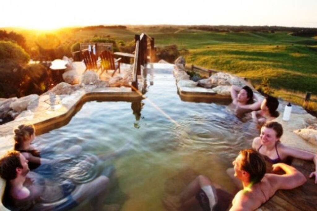 Peninsula Hot Springs only 2 min drive away