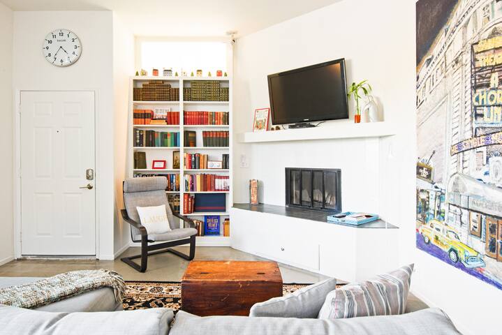 Abbot Kinney District Adjacent