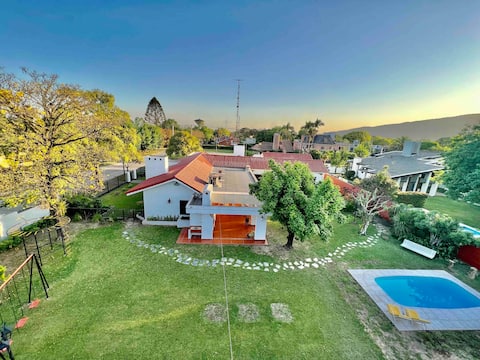 Anuncio de Airbnb popular: Huge House w/Pool, Grill, Garden in Yerba Buena en Departamento Yerba Buena