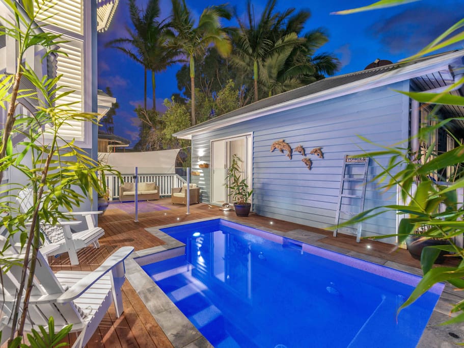 Pool with spa seat and deck