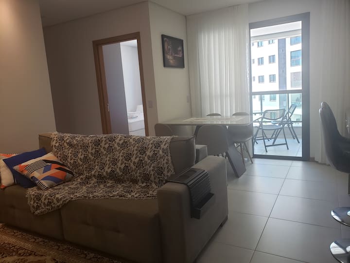 سرير أريكة وطاولة طعام