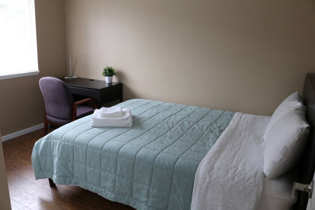 queen size bed.