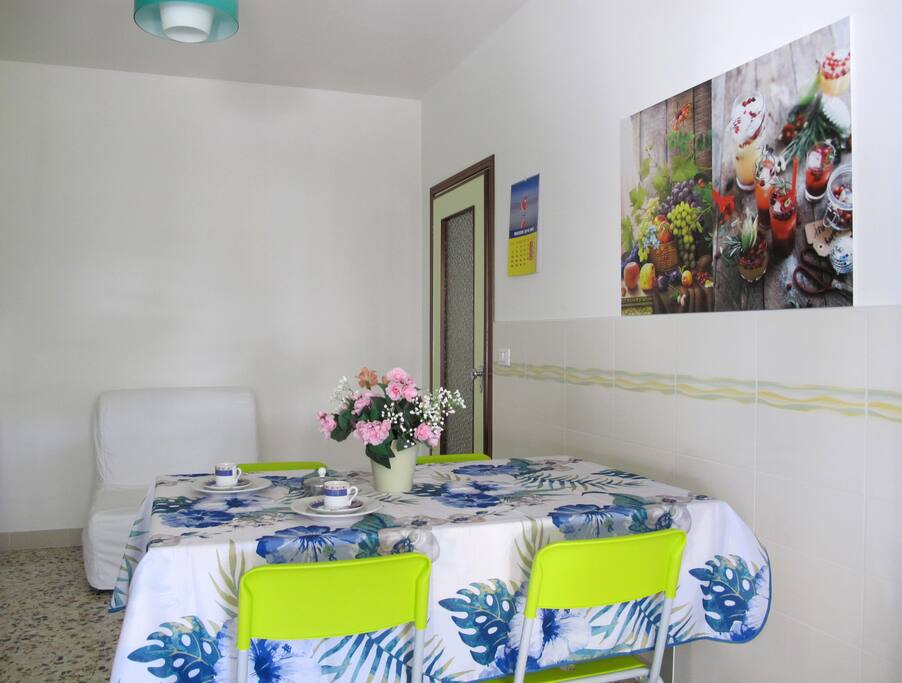 Kitchen with TV-Sat/Cucina con TV-Sat