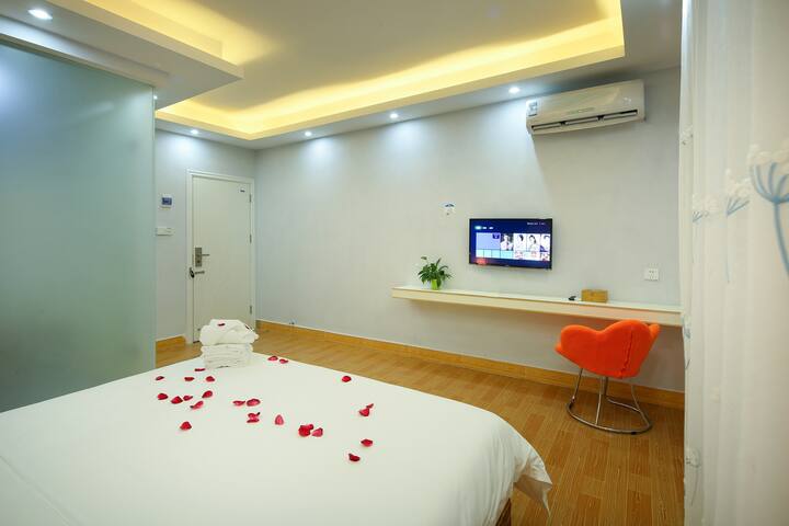 [Yalong Bay] Bedside Story King Room (Yalong Bay Car Transfer)