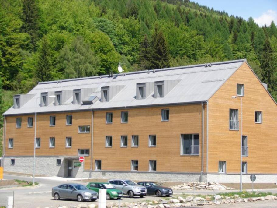 V tomto domě se apartmán nachazí