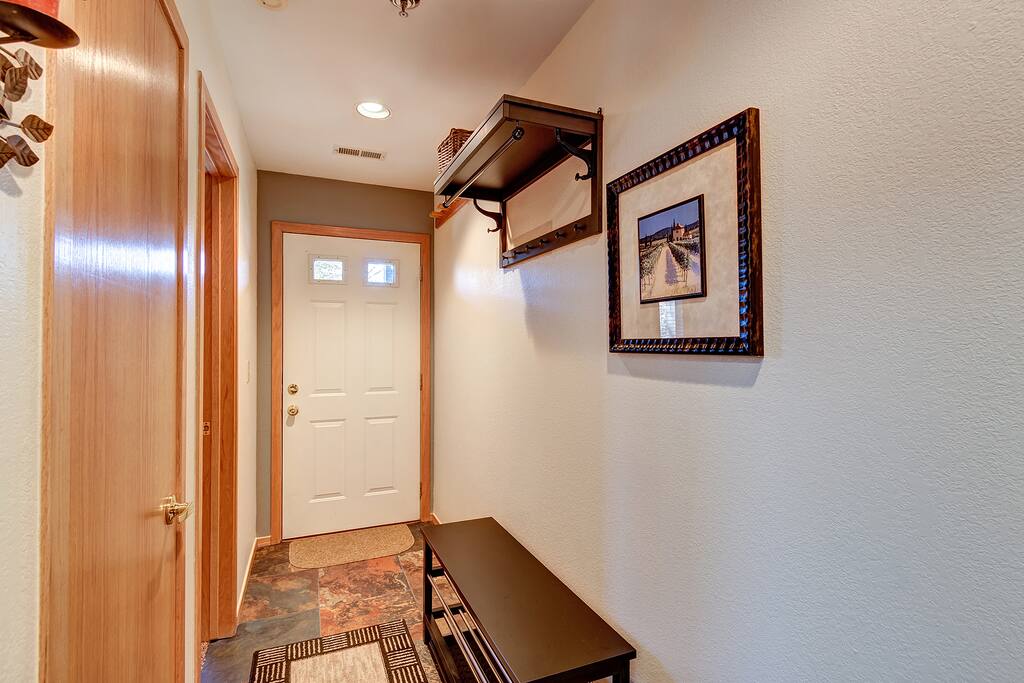 Space to sit, remove boots and hang skis