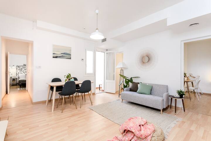 Bright and spacious living room