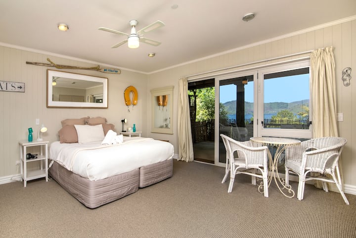 No Road Inn - Спалня 4 плюс самостоятелен санитарен възел