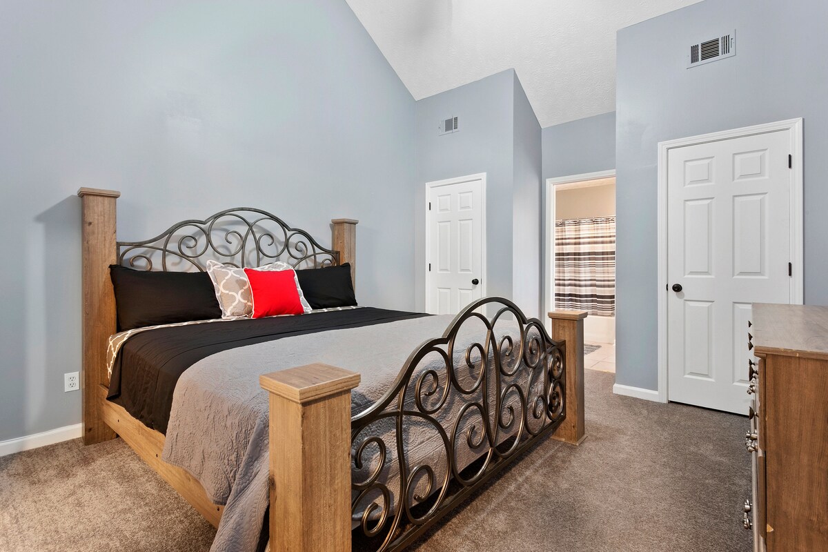 Საძინებელი 1 - მთავარი თაღოვანი ჭერით