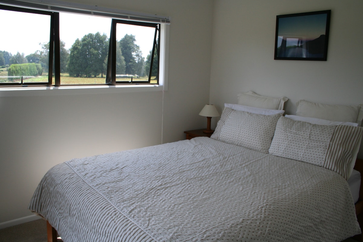 Queen bed with pillow top mattress, all linen provided.