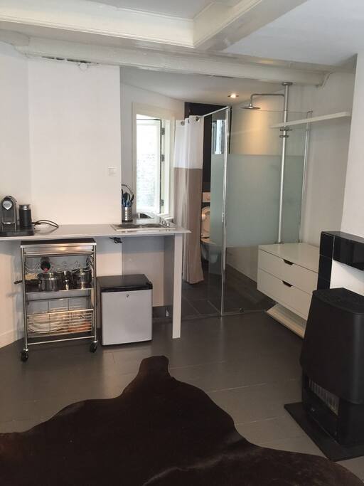Kitchen, shower and toilet.