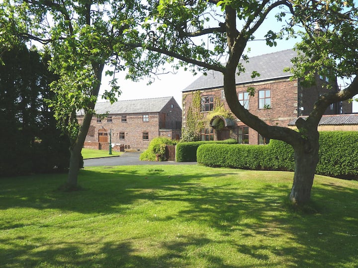 Parr Hall Farm Eccleston Chorley Farm stays for Rent in Eccleston