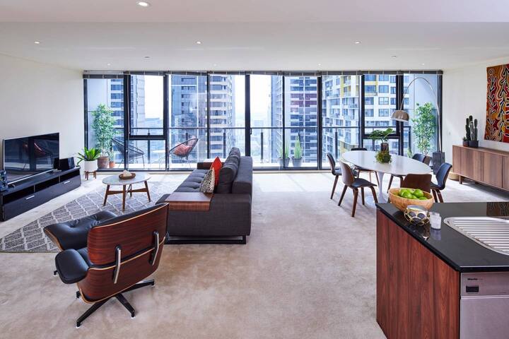 Penthouse Apartment in Melb CBD Perfect Location gallery image 3
