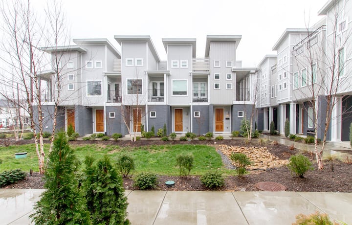 Urban Retreat | Rooftop Views |  Walk To Downtown - Nashville, TN