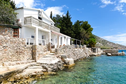 Seaside apartment Žalo 3, directly on the beach