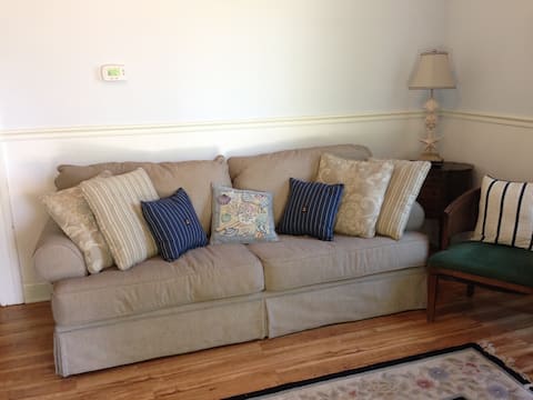 Seaside Style Cottage in Lovely Landlocked Indiana