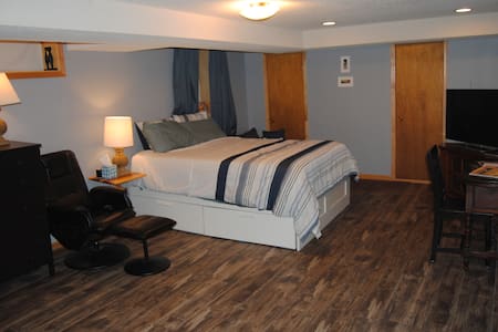 Bed/Bath/Kitchenette by Downtown MPLS and MOA