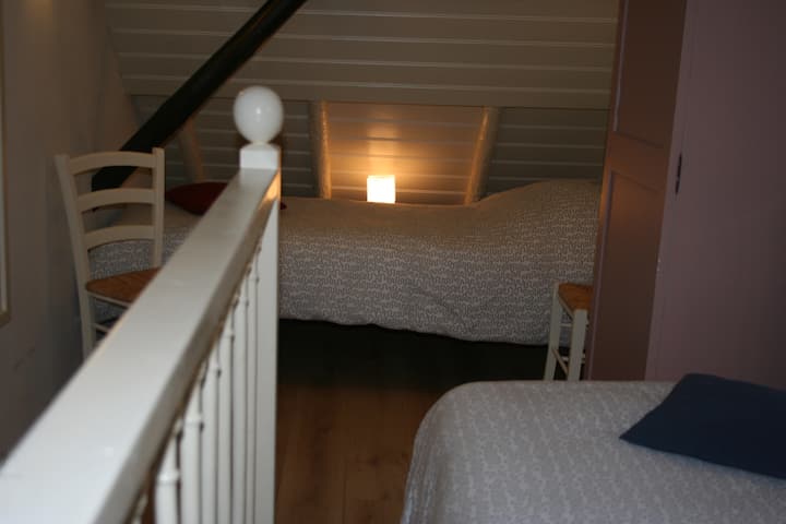 Bedroom on the 2nd floor can also be arranged with 2 single beds. In addition, additional sleeping is possible for the 3rd child.